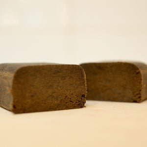 PLAKKERIGE PIJN KUSH HASH